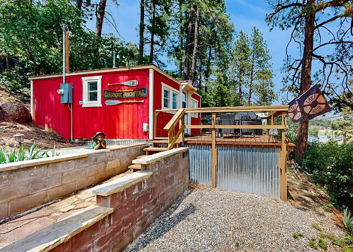 Lakefront Cabin Retreat