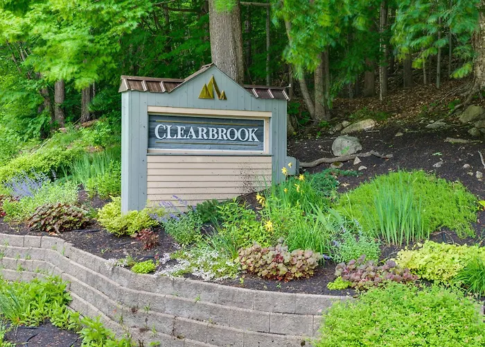 Lincoln Townhome W/ Community Pool & Club Access!