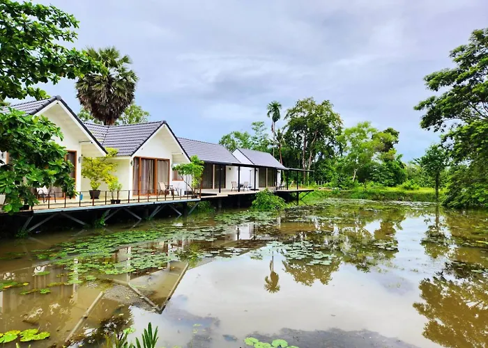 The Duck Cafe And Resort