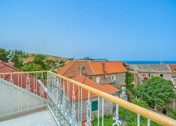 Hotel Brattia, Adults Only