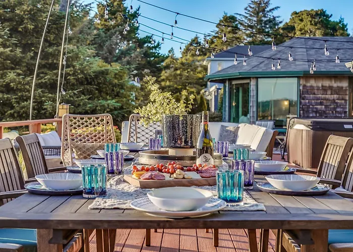 Riverfront! Family Friendly, Hot Tub, Fire Pit, Ev
