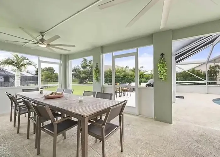 Massive 6 Bedroom With Pool