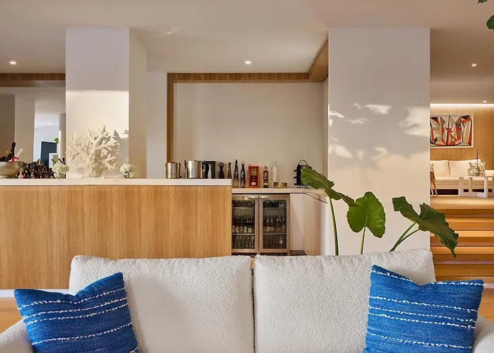 The Roc Club, A Hotel To Live