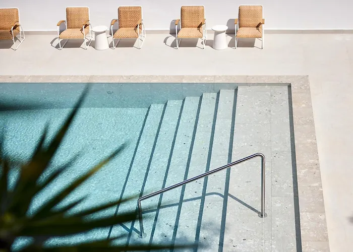 The Roc Club, A Hotel To Live