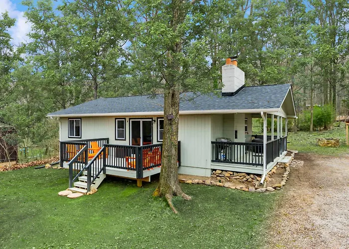 Modern Harpers Ferry Cabin W Hot Tub Deck Wifi