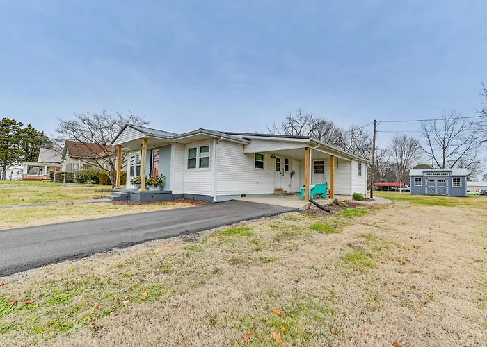 Charming Cave City Vacation Rental W/ Fire Pit!