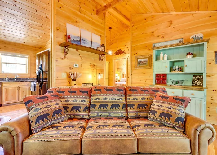 Blue Ridge Mountain Cabin Rental W/ Fire Pit!
