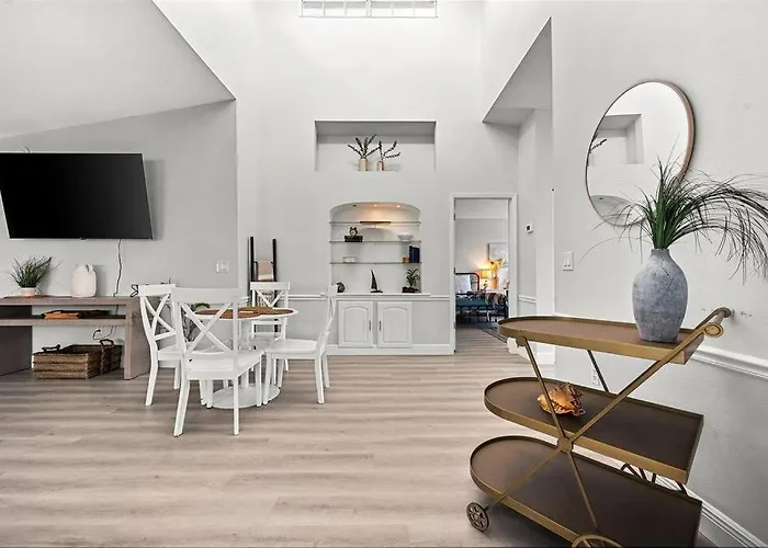 Isla Living, 3 Bed, Canal, Pool