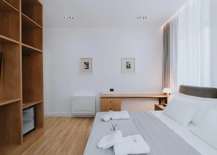 Dyrmo Hotel