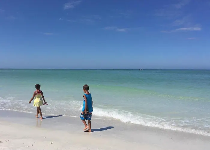 Newly Remodeled 8-Steps To Sand Path Of Beach!