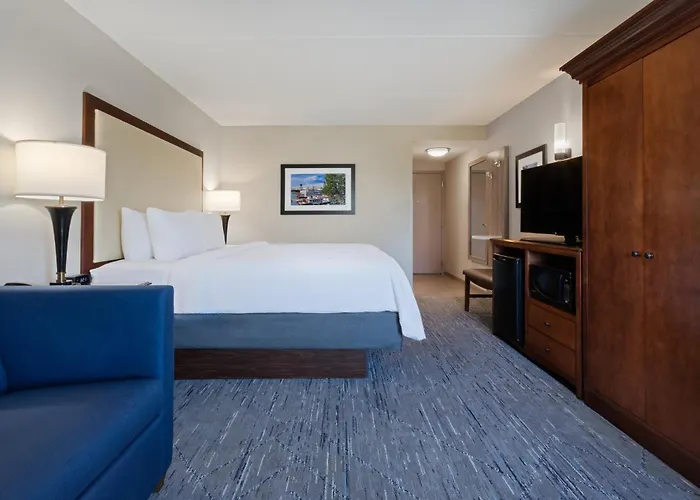Holiday Inn Express & Suites Cincinnati Riverfront By Ihg