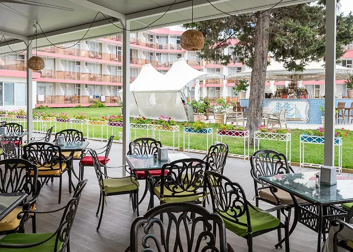 Flamingo Beach Hotel