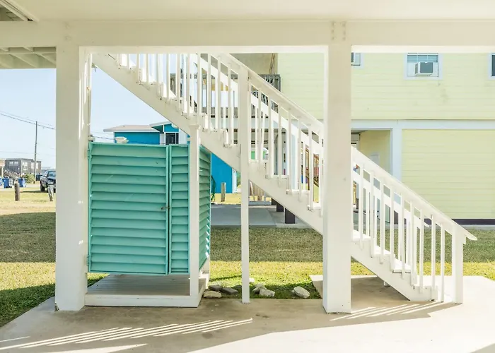 Blue Haven - Cozy, Cute, Just A Skip To The Shore!
