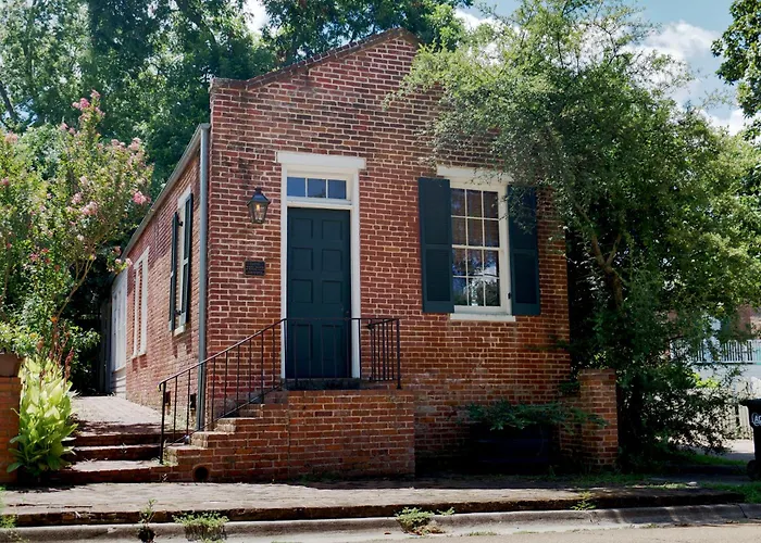 1864 Little Brick - 1 Bed, 1 Bath, Full Kitchen, Pet Friendly With Fee, Washer & Dryer