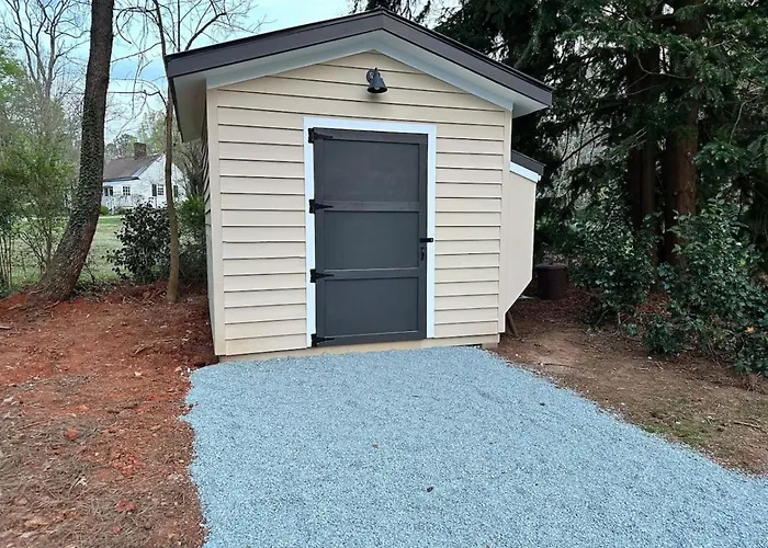 Newly Renovated Carriage House