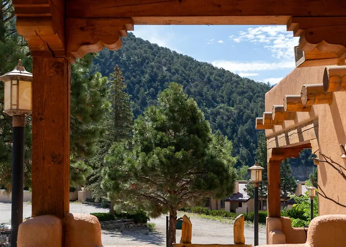 Bookend Adobes, 9 Mi To Taos Ski Valley