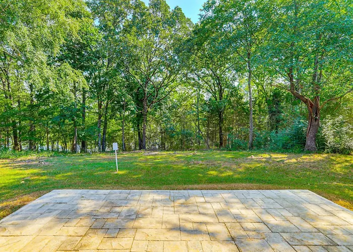Spacious Heber Springs Home - Easy Marina Access!