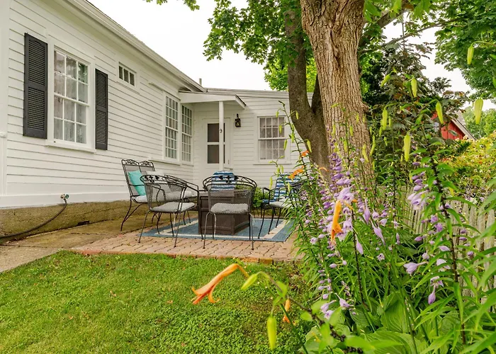 Historic Waterfront Home And Cottage