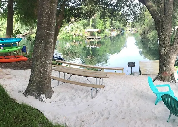 The Chuby Mermaid - Weeki Wachee River Access Waterfront With Paddlecraft
