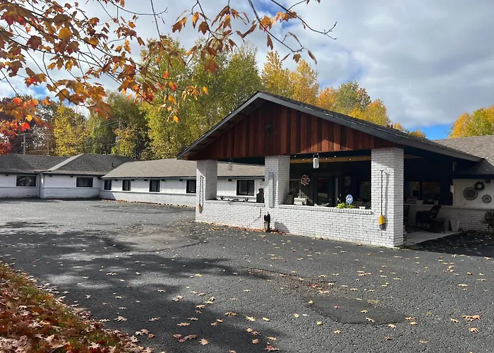Lakehouse Inn