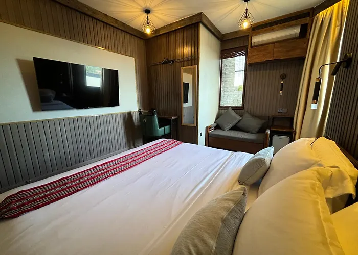 Shalom Suites