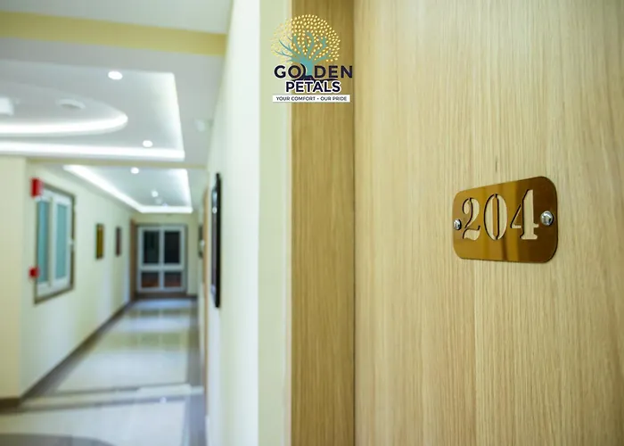 Hotel Golden Petals