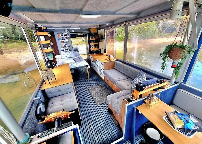 Liquid Spirit Noosaville Houseboat " Experience More "