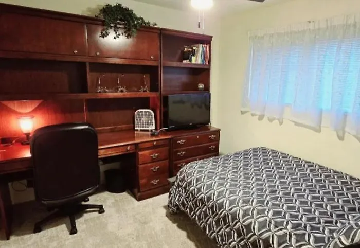 Hot Air Balloon Haven, King Bed, Office, Foosball, Basketball