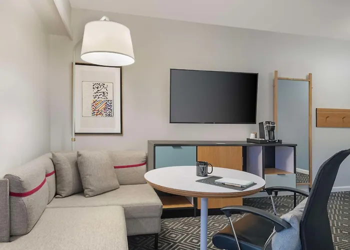 Freepoint Hotel Cambridge, Tapestry Collection By Hilton