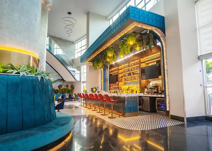 Wyndham Guayaquil, Puerto Santa Ana