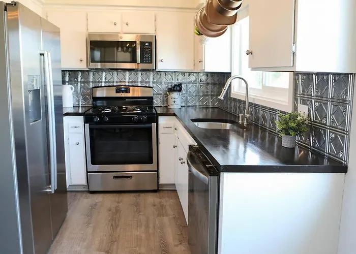 Great Views - Over The Oaks - Stylish - Whole Home