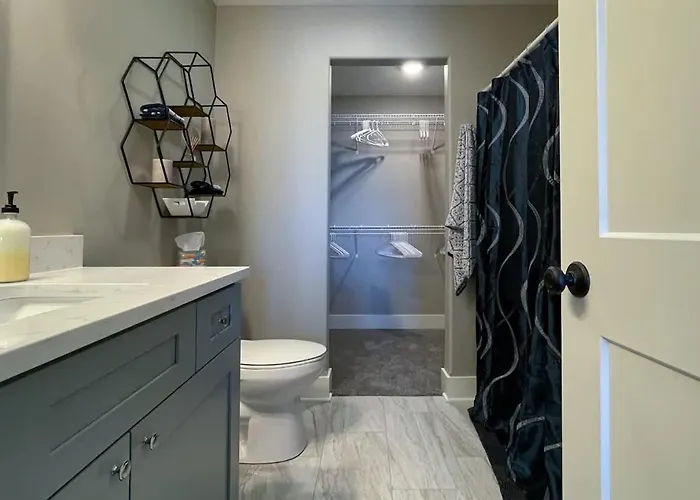 Spacious 2 Bed Condo With Office