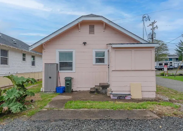 #Stayinmydistrict Coos Bay Primrose Cottage