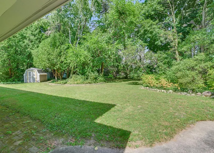 Gaylord Family Home: Walk To Shops & Restaurants!
