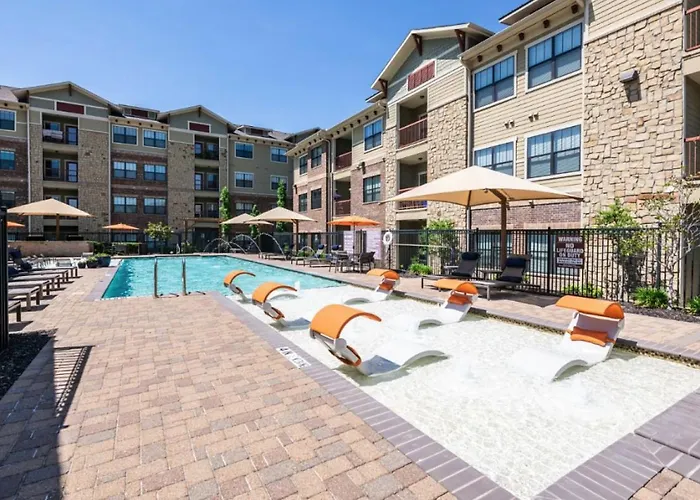 Landing At The Avenues At Carrollton - 1 Bedroom In Northeast Carrollton