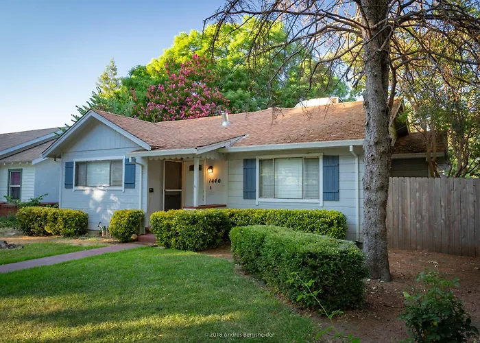 House In The Avenues Close To Downtown