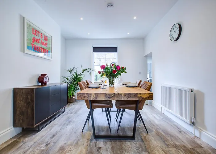 Luxury 2 Bed Apartment With Stunning Sea View Steps From Old Town And Dreamland
