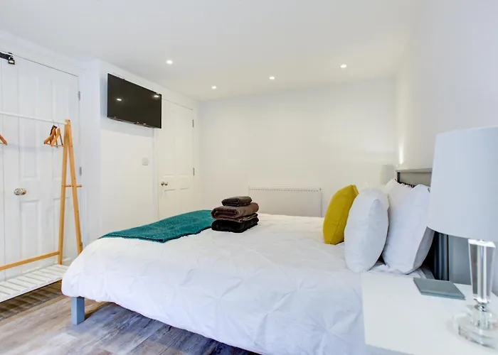 Luxury 2 Bed Apartment With Stunning Sea View Steps From Old Town And Dreamland