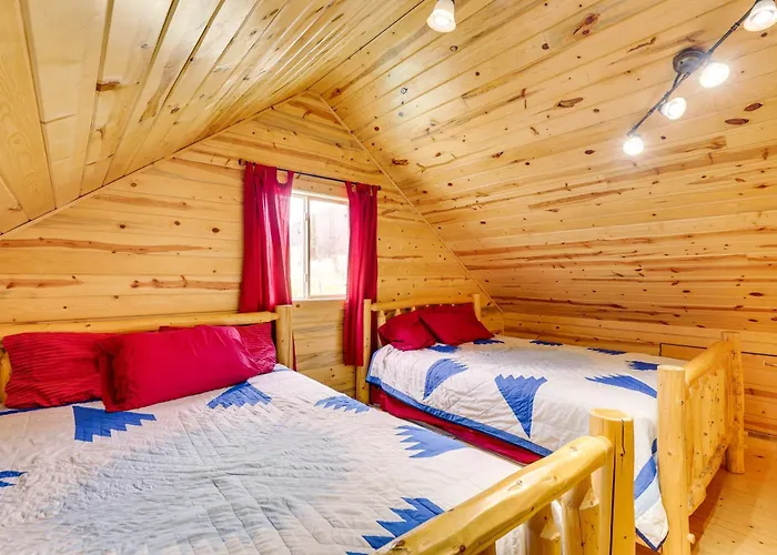 Hike, Unwind & Bring Your Pet: Deadwood Cabin!