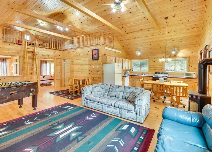 Wraparound Deck & Grill: Deadwood Cabin