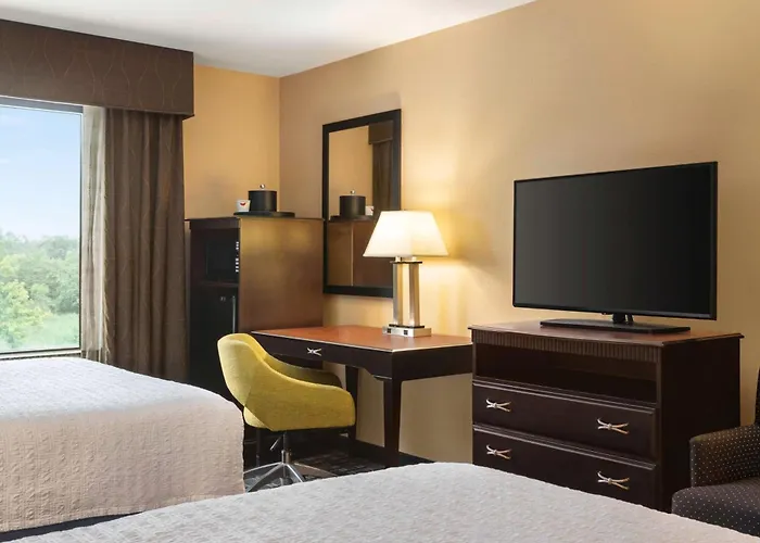 Hampton Inn & Suites Pine Bluff