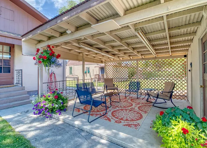 Vintage Casita - 2 Bed, Pet Friendly!