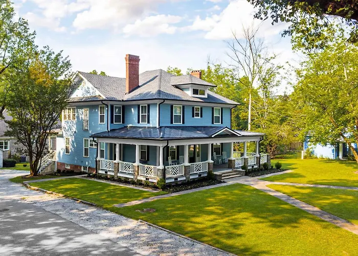 Beautiful Home Located In Norcross