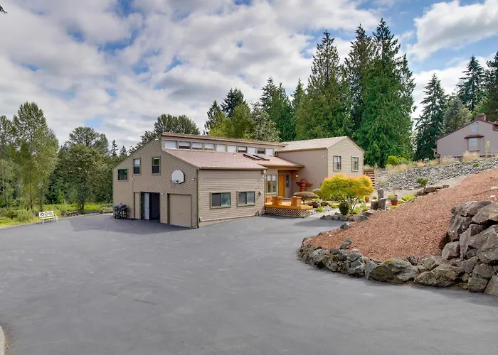 Pet-Friendly Auburn Home On 3 Acres