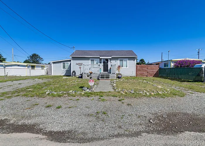 Updated Home 2 Mi To Beach In Crescent City!