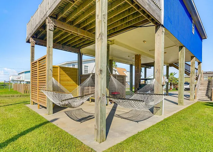 Galveston Home W/ Deck: 1 Mi To Beach & Pool!