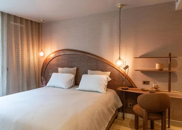 Yndo Hotel