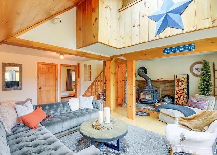 Storybook Stratton House: 3 Mi To Mount Snow!