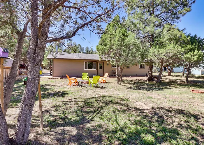 Near Woodland Lake Park: Home W/ Fire Pit!