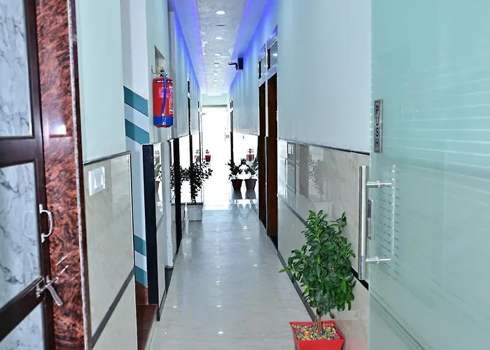 Hotel Radha Palace & Restaurant